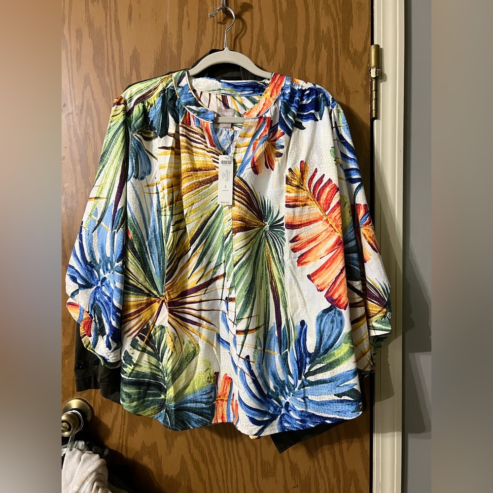 Chicos tropical blouse size 3. New NWT